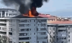 Bursa'da 6 katlı binanın çatı katı alev aldı