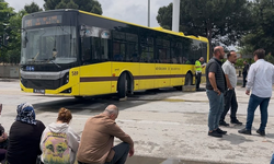 Bursa'da dönüş yapan otobüsün altına giren motosikletli genç hayatını kaybetti