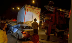 Bursa'da otomobil, önünde seyreden kamyona çarptı: 2 yaralı