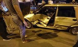 Diyarbakır'da kamyonet ile otomobil biribirine girdi: 4 yaralı