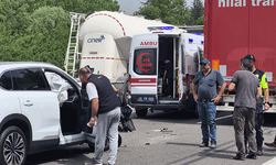 Düzce'de tır ve iki otomobil çarpıştı: 4 yaralı