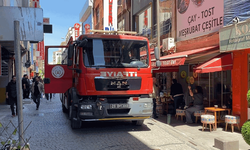 Eskişehir’de çatı arasındaki çöpler yandı, faciadan dönüldü
