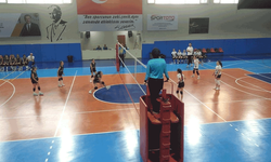 Eskişehir’de küçük kızlar voleybol liginde heyecan dorukta
