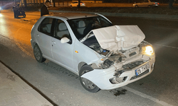 Eskişehir’de otomobil tıra çarptı, trafik felç oldu