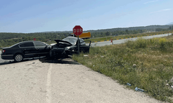 Kastamonu'da iki otomobil kavşakta çarpıştı: 2 yaralı