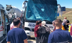 Kırıkkale'de yolcu otobüsü EDS direğini devirip karşı şeride geçti: 2 yaralı