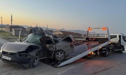 Konya’da direğe çarpan otomobilin sürücüsü hayatını kaybetti