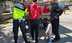 Konya'da jandarma çiftçilere reflektör dağıttı