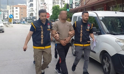 Manisa’da 13 araca zarar veren şahıs hastaneye yatırıldı