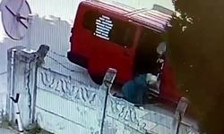 Sakarya'da Dolmuştan inmek istedi, araç hareket edince sürüklendi