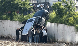 Samsun'da bir cip istinat duvarından düştü: 2 yaralı