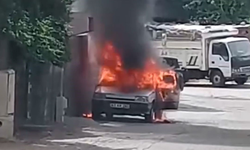 Şanlıurfa’da siverek’te park halindeki otomobil alev aldı