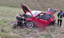 Van'da 50 metrelik uçuruma yuvarlanan otomobilin sürücüsü yaralandı