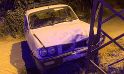 Adıyaman'da kontrolden çıkan otomobil elektrik dşreğine çarptı: 3 yaralı