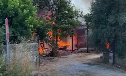 Antalya'da çıkan yangında ev ve traktör kül oldu
