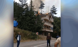 Bartın'da evin çatısından alevler yükseldi