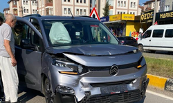 Bartın'da kavşakta zincirleme kaza : 1 yaralı