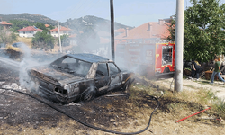 Burdur'da park halindeki otomobil alevlere teslim oldu