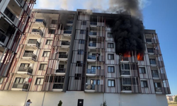 Çanakkale’de bir sitede çıkan yangında 10 kişi dumandan etkilendi