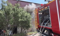 Denizli'de bir evde çıkan yangına itfaiye ekipleri müdahale etti