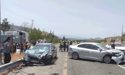 Elazığ'da 2 otomobil çarpıştı: Yaralılar var