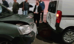 Erzurum'da kavşakta kaza: 5 araç birbirine girdi