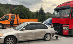 Eskişehir yolunda tır otomobile çarptı: 2’si çocuk 3 yaralı