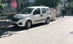 Eskişehir’de yeni bisiklet yoluna araç engeli