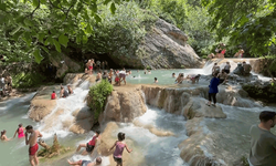 Eskişehir’in doğal güzelliği Gürleyik Şelalesi bayramda ilgi odağı oldu