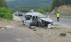 Karabük'te feci kaza: Kontrolden çıkan otomobil beton menfeze çarptı! 1 ölü 3 ağır yaralı