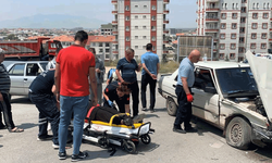 Karaman'da 2 araç çarpıştı: 2 yaralı