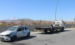 Kayseri'de direğe çarpan otomobil sürücüsü ağır yaralandı