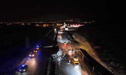 Kırıkkale'de kontrolden çıkan tır devrildi