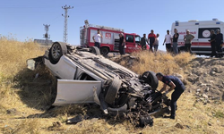 Mardin'de şarampole devrilen otomobilin sürücüsü yaralandı