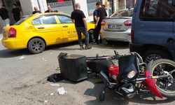 Samsun'da taksinin motosikletli kuryeye çarptı