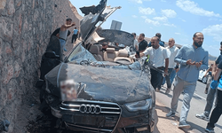 Siirt'te feci kaza: Kamyon ile otomobil çarpıştı: 1 ölü 4 yaralı