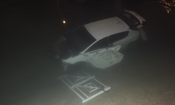 Adana'da otomobil sulama kanalına düştü: 3 yaralı