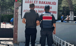 Afyon'da aranan zehir taciri jandarmanın sıkı takibi sonucunda yakalandı