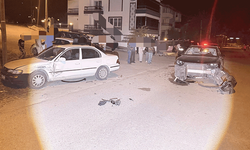 Afyon'da iki otomobil çarpıştı: 3 yaralı