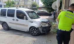 Antalya'da hafif ticari aracç ile motosiklet çarpıştı: 1 yaralı