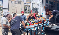 Antalya’da inşatta kaza: 3 metreden düşen işçi ve malzemeler 2 yaralıya yol açtı