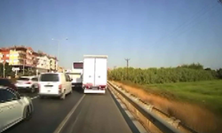 Antalya’da kural tanımayan sürücüler ambulansa geçit vermedi