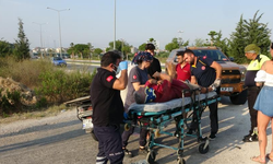 Antalya'da motosiklet ile hafif ticari araç çarpıştı: 1 yaralı