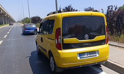 Antalya'da müşteri almak için duran taksiye çarptı