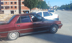 Çorum'da 3 otomobilin çarpıştığı trafik kazasında 3 kişi yaralandı