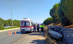Denizli'de kamyonet yoldan çıktı: Baba ve oğlu yaralandı