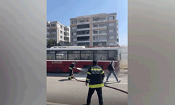 Diyarbakır'da durakta bekleyen halk otobüsü alevlere teslim oldu