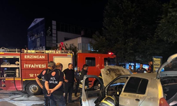 Erzincan’da gece saatlerinde korkutan araç yangını