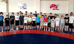 Eskişehir’de miniklerin güreş heyecanı sürüyor
