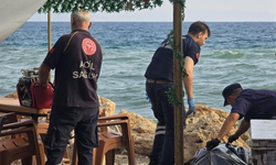 Hatay'da denize giren 79 yaşındaki yaşlı adamın cansız bedenini kayalıklara savruldu